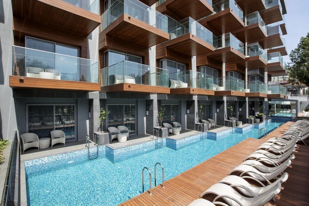 Doubletree By Hilton Kusadası