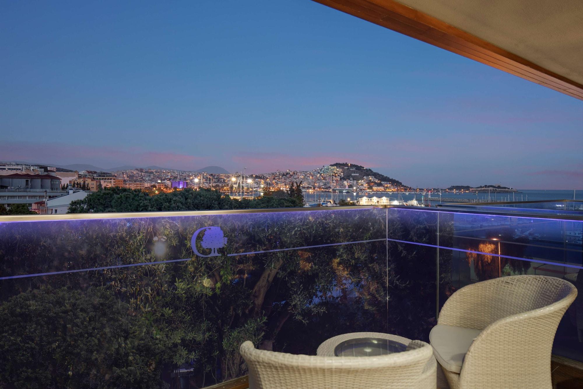 Doubletree By Hilton Hotel Kusadası