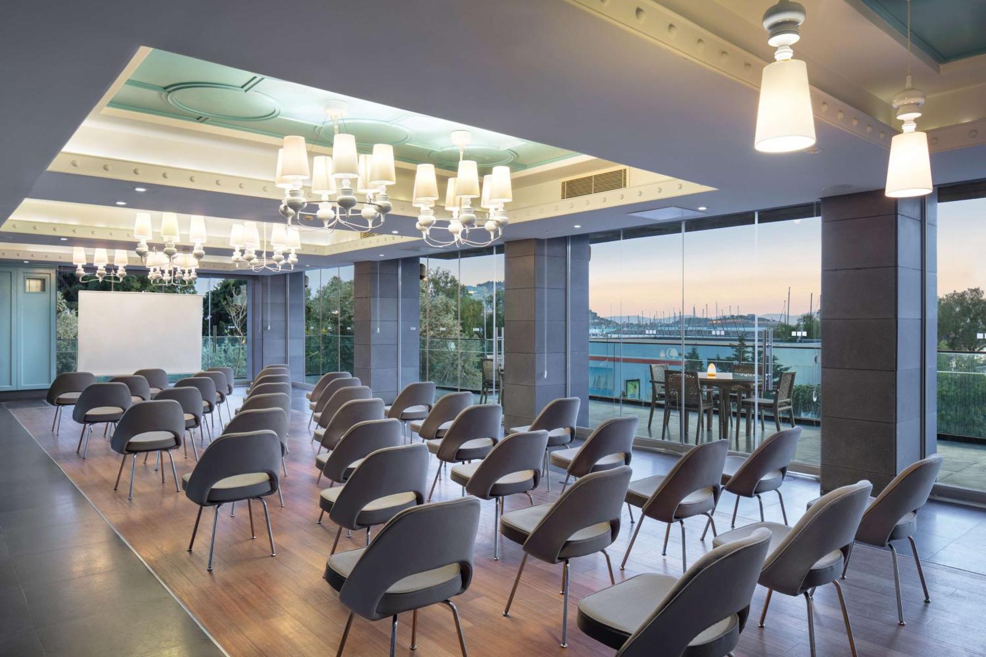 Hotel Doubletree By Hilton Kusadası