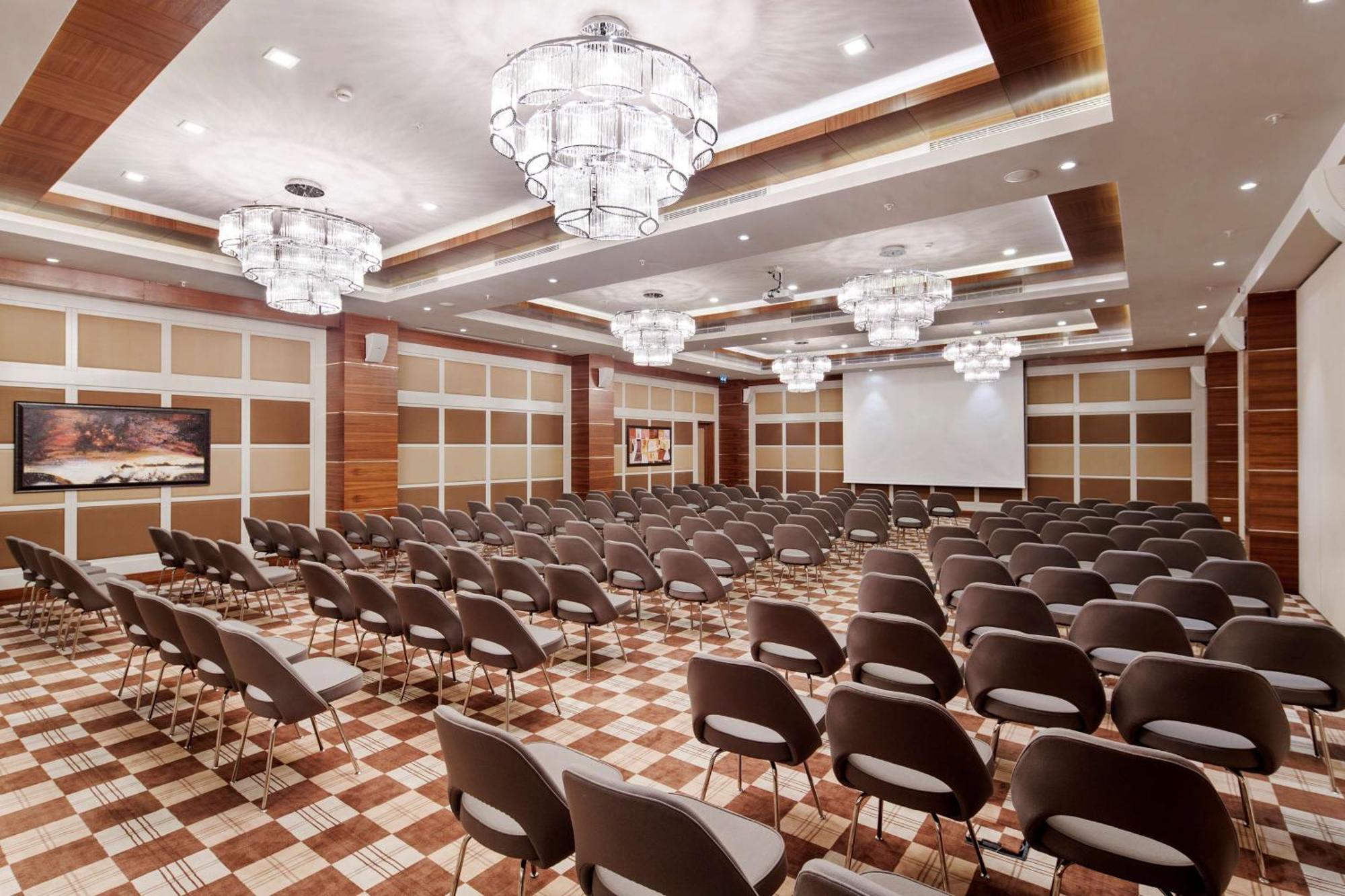 Doubletree By Hilton Kusadası